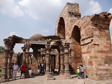 Qutub Minar ve onun kampüs 2