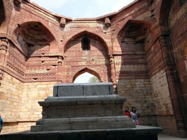 quwwat-ül-islam mosque2