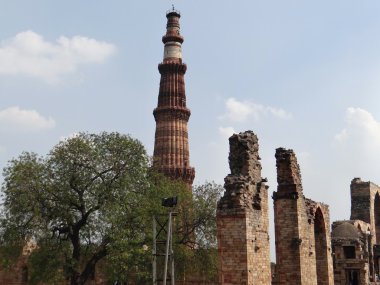 abidelerden qutub kampüs içinde