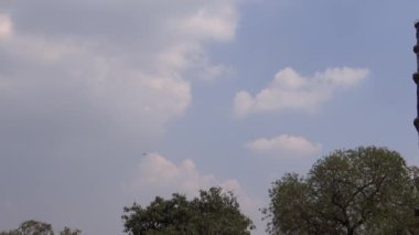 Uçak ve Qutub Minar 3