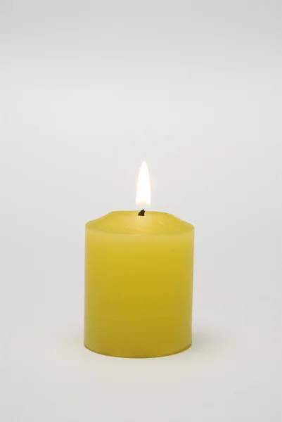 Una candela gialla — Foto Stock