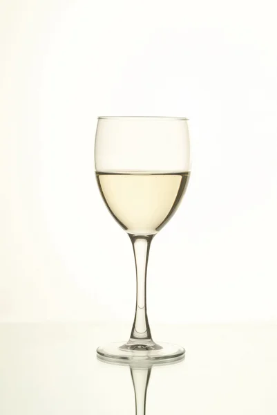Szklanki białego wina — Zdjęcie stockowe