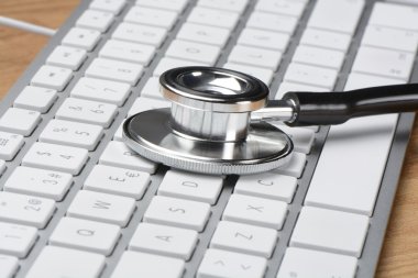 Fonendoscopio y teclado