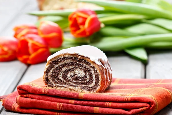 Bolo de Páscoa de sementes de papoila — Fotografia de Stock