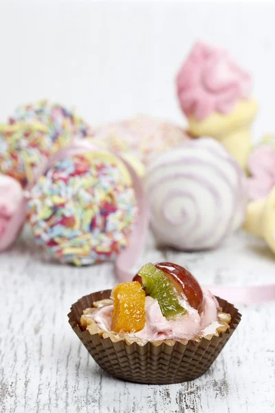 Cupcake gevuld met vers fruit — Stockfoto