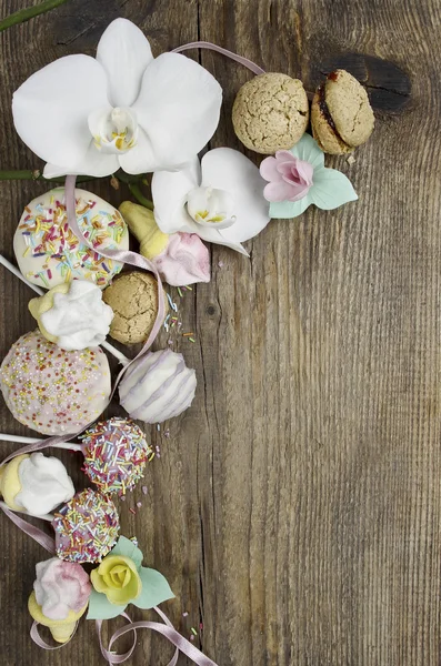 Sweets on wooden background — Stock Photo, Image