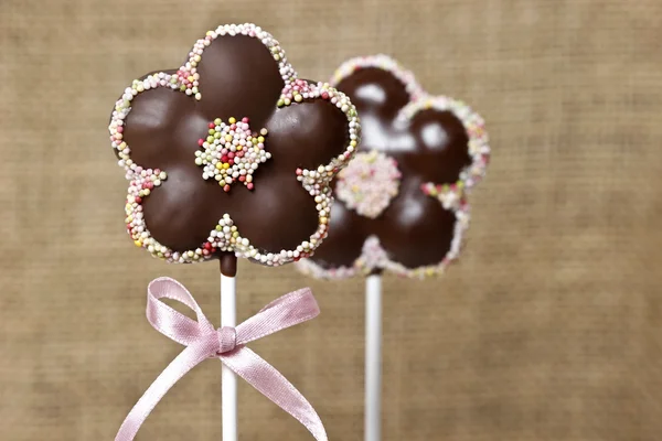 Bolo de chocolate aparece em forma de flor — Fotografia de Stock