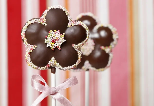Çikolatalı pasta çiçek şeklinde açılır — Stok fotoğraf