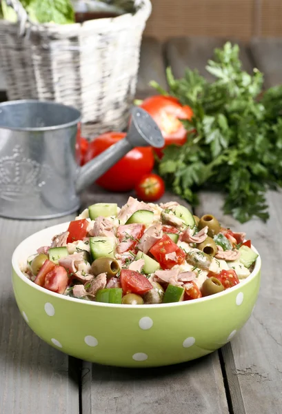 Bowl of vegetable salad on wooden table — Stock Photo, Image