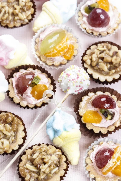 Groep van cupcakes en andere zoete — Stockfoto