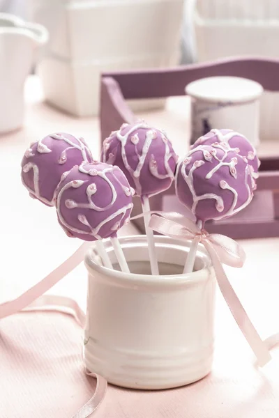 Lilac cake pops decorated lavishly decorated with icing. — Stock Photo, Image