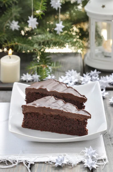 Navidad tradicional danesa. Pastel de chocolate y blanco hecho a mano — Foto de Stock