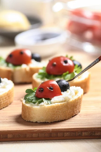 Preparing funny meal for children — Stock Photo, Image