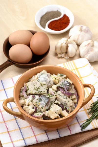 Fresh salad of fish and fresh vegetables. Healthy slow food, cou — Stock Photo, Image