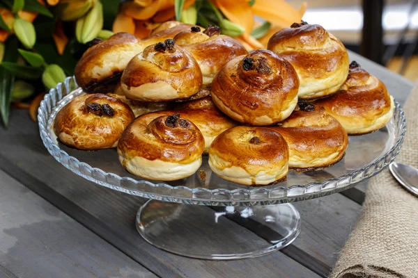 Traditional swedish buns. A saffron bun, in Swedish lussebulle — Stock Photo, Image