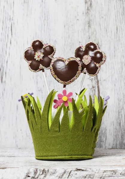 Chocolate cake pops in flower shape, lavishly decorated — Stock Photo, Image