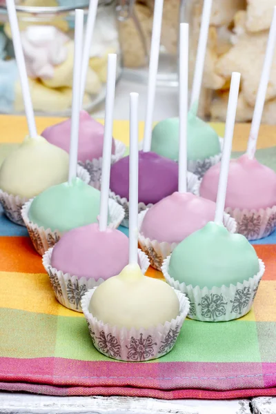 Bunte Cake Pops, Geburtstagsparty. — Stockfoto