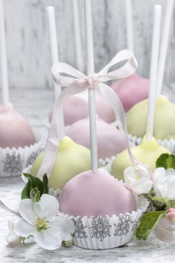 renkli pasta çıkar, doğum günü partisi.