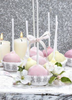 renkli pasta çıkar, doğum günü partisi.