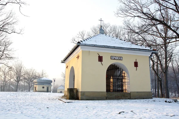 Svatyně kalwaria zebrzydowska křížová cesta stanice kaple — Stock fotografie