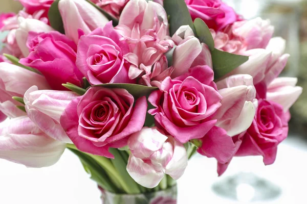 Wedding bouquet of pink flowers. Closeup, selective focus — Stock Photo, Image