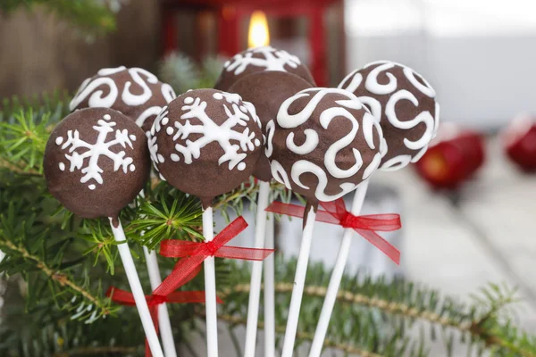 Chokladkaka dyker upp — Stockfoto