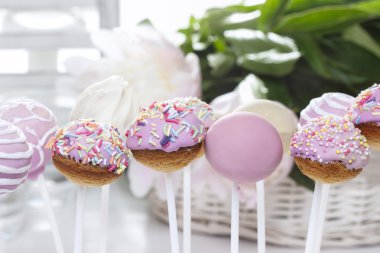 Pastayı çıkar ve Şakayık çiçeği