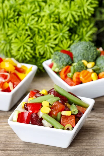 Fresh vegetable salad in white bowl. Spring party table. — Stock Photo, Image