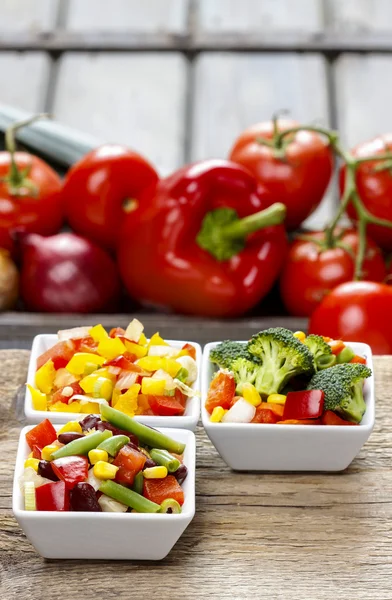 Fresh vegetable salad in white bowl. Spring party table. — Stock Photo, Image