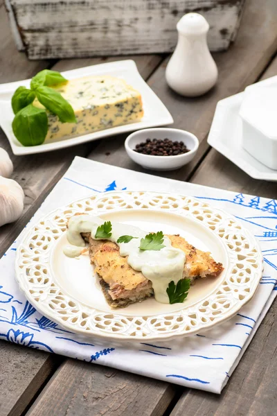 Plaice with blue cheese sauce — Stock Photo, Image