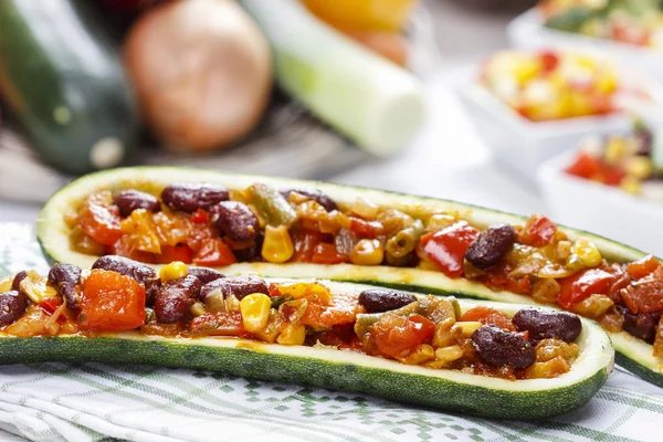 Zucchine farcite con insalata di verdure — Foto Stock