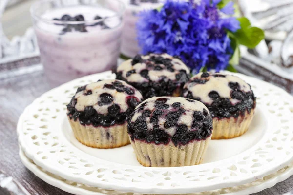 Muffins de mirtilo. Mesa de festas — Fotografia de Stock