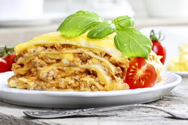 Lasanha, prato tradicional italiano — Fotografia de Stock