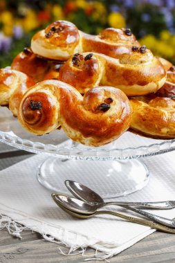 geleneksel İsveç buns. Safran bun, İsveçli lussebulle içinde
