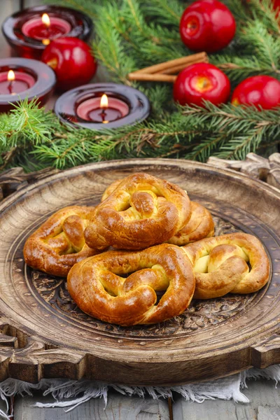 Pilha de biscoitos de Natal em belo cenário tradicional — Fotografia de Stock