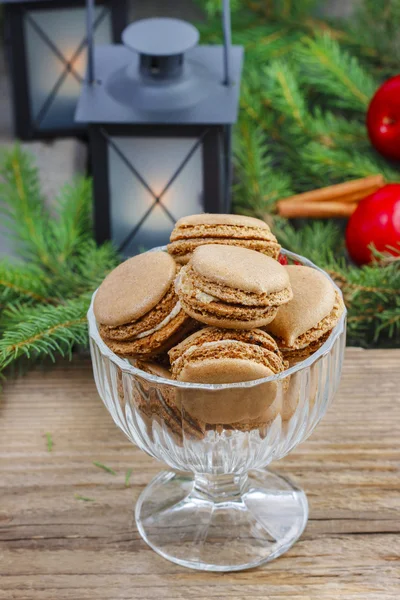 Pariser Makronen im weihnachtlichen Ambiente — Stockfoto