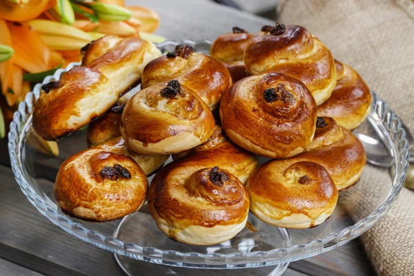Traditional swedish buns. A saffron bun, in Swedish lussebulle — Stock Photo, Image