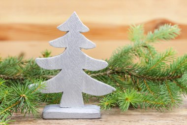 geleneksel Noel ağacı süsle