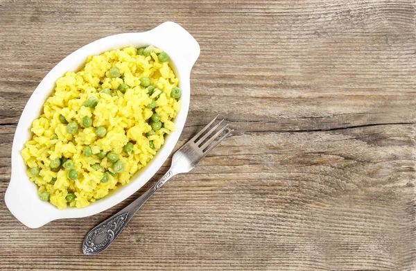 Rice with green peas, popular indian dish on wooden table. — Stock Photo, Image