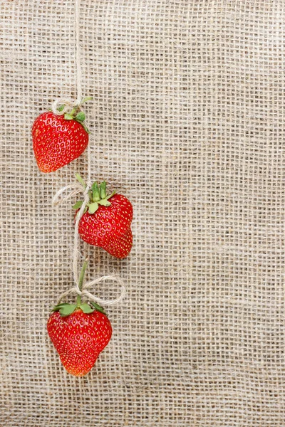Fresh ripe strawberries on jute background. Copy space. — Stock Photo, Image