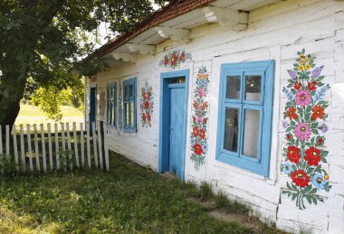 el dekore edilmiş kırsal evde zalipie, Polonya