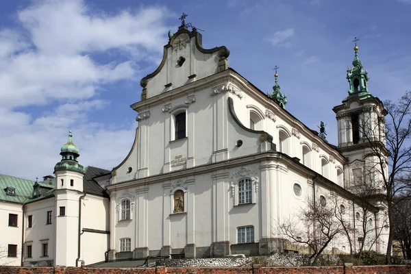 Erkeengelen Mikael kirke og biskop av St Stanislaus – stockfoto