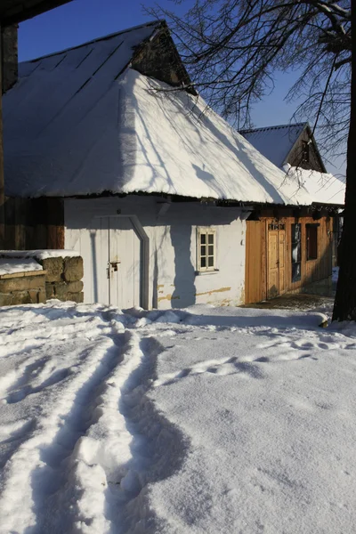 Lanckorona 마, 폴란드에서에서 오래 된 나무로 되는 집. 유네스코 장소. — 스톡 사진