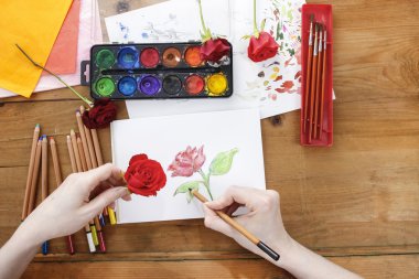 profesyonel sanatçı gül beyaz kağıt üzerine resim