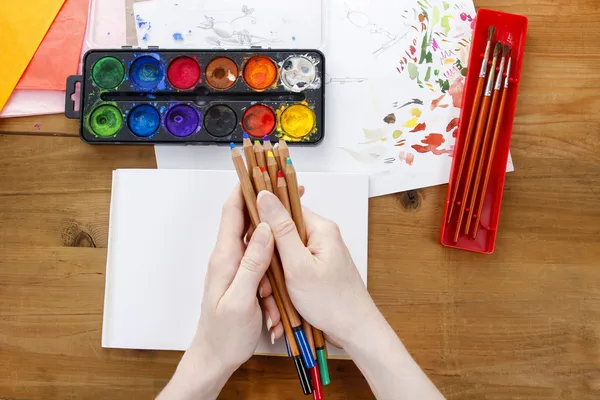 Professional artist holding colorful crayons in her hands. Woman — Stock Photo, Image