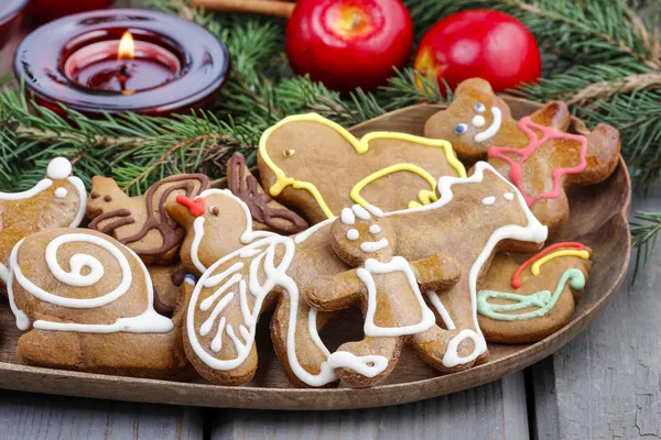 Gingerbread cookies on christmas eve table. Closeup. — Stock Photo, Image