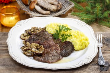 mantar ile kavrulmuş Dana eti