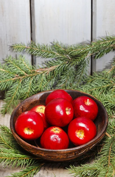 Wooden bowl of apples — Stock Photo, Image