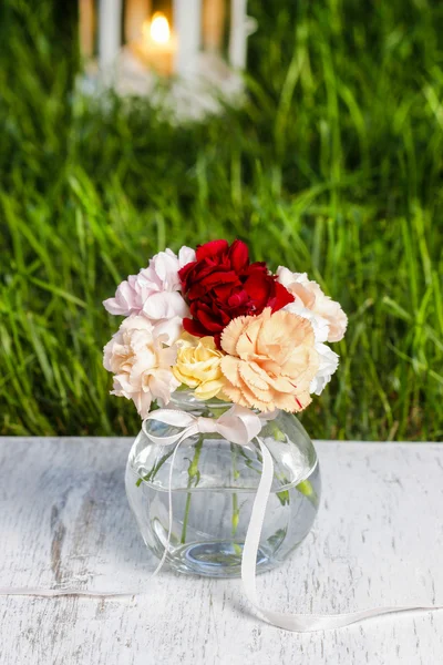 멋진 다채로운 카네이션 꽃의 꽃다발 — 스톡 사진