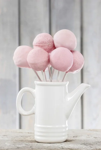 Cake pops på träbord. — Stockfoto